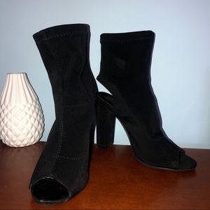 Open toe sock boot 🌸